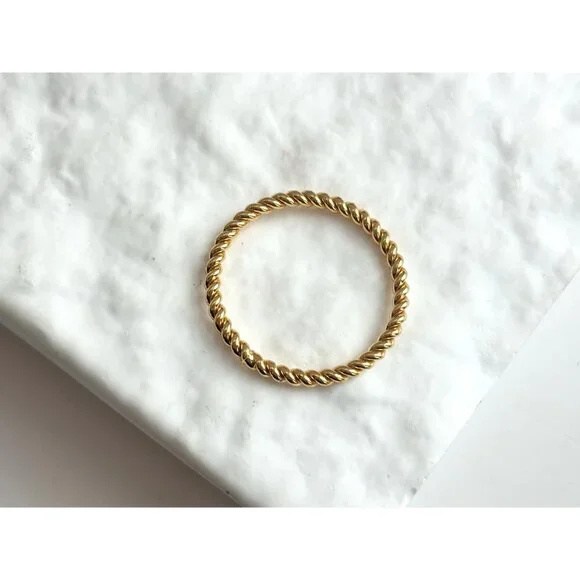 Braided Rope Minimalist 90's Gold Toned Costume Jewelry Vintage Ring - sz 7.75 - Picture 6 of 7